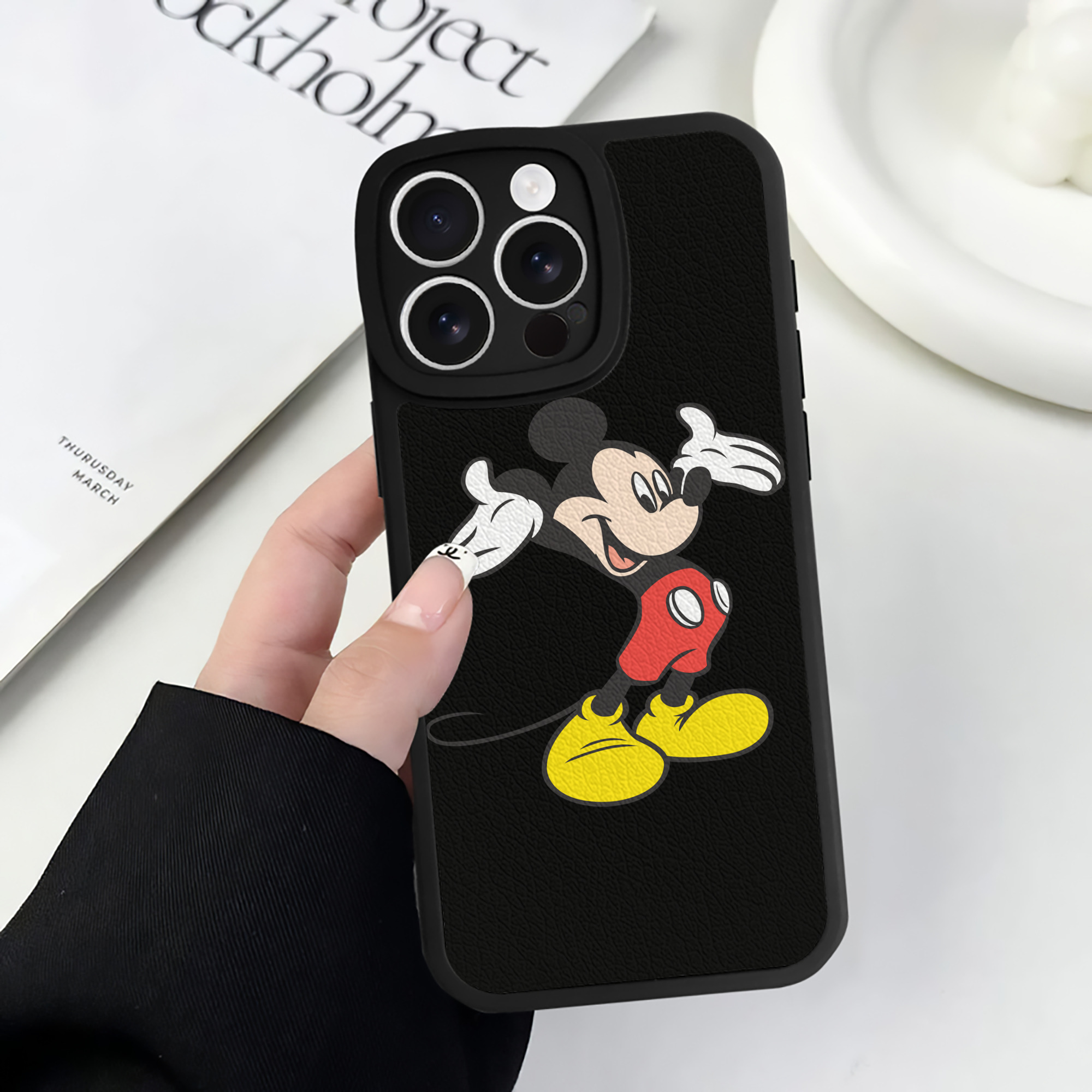 （画像用） ミッキーマウス Mickey Mouse 【iPhone 16シリーズ対応】シリコンスマホケース（レザー調） 材質：シリコン
